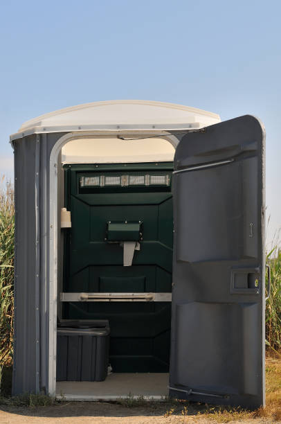 Best Portable restroom trailer rental  in Oakland, MO